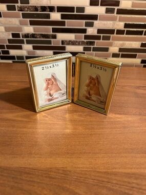 Gold Double Hinged 2.5x3.5 Photo Frame - Vintage Style